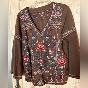 Johnny Was size Medium v neck embroidered top.